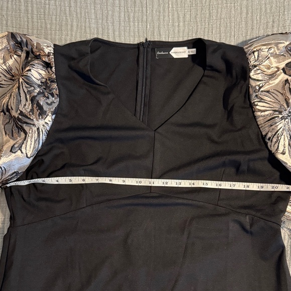 Piper & Scoot Elegant Black XL Dress with Floral Sleeves - Picture 4 of 6